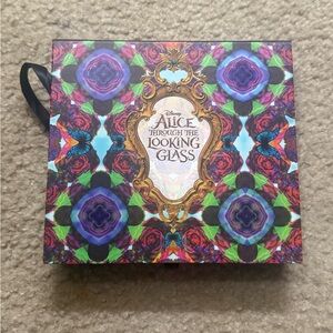 Urban Decay Disney Alice Through The Looking Glass Eyeshadow Palette